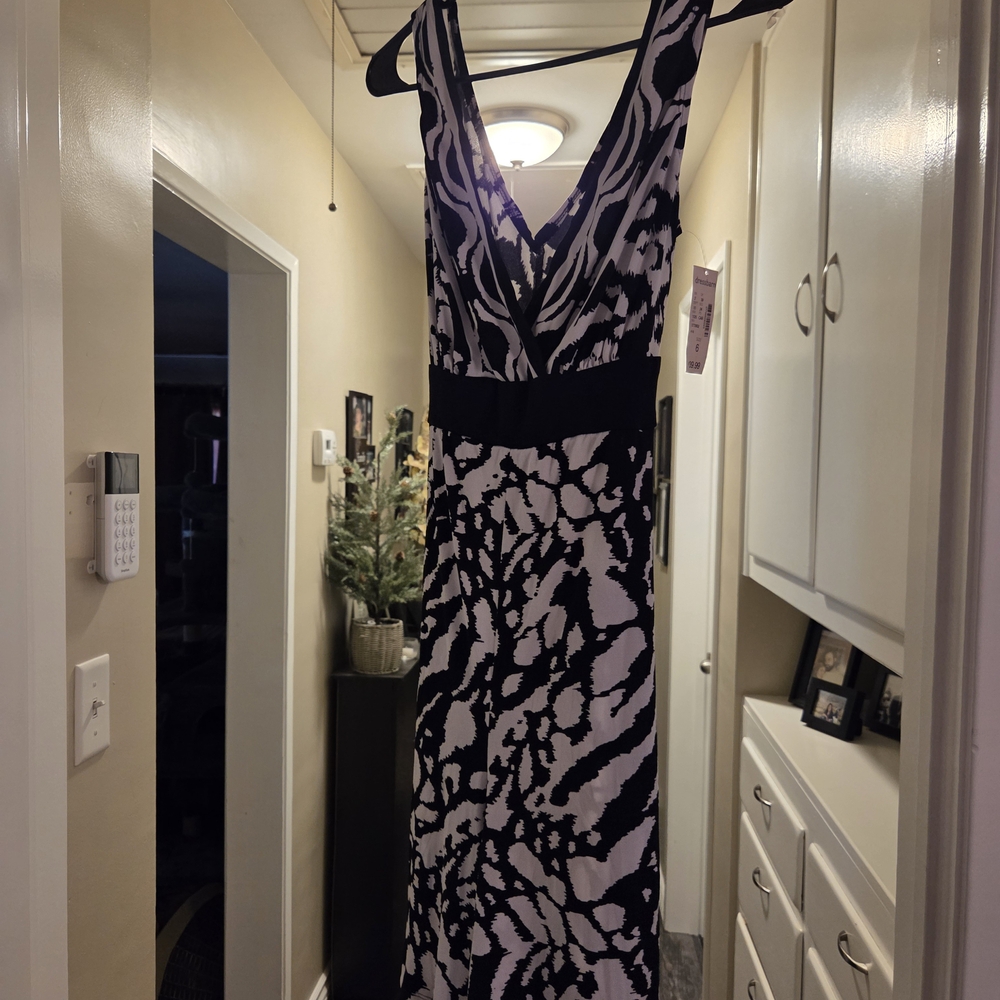 Dressbarn Black and White Bodycon Romper Plunge Neckline